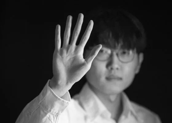 第58分钟，科纳特禁区头球解围不远热苏斯胸部停球后扫向门前没有队友接应。